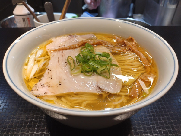 「水と鶏 しおラーメン」@ロックンビリーS1の写真
