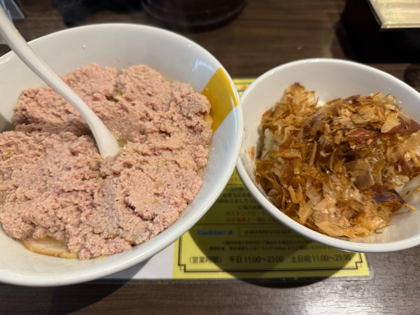 「多分神田で1番レンゲが立つらー麺」@塩生姜らー麺専門店MANNISHの写真