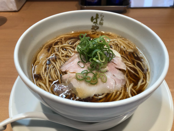 「醤油らぁ麺」@らぁ麺 はやし田 町田店の写真