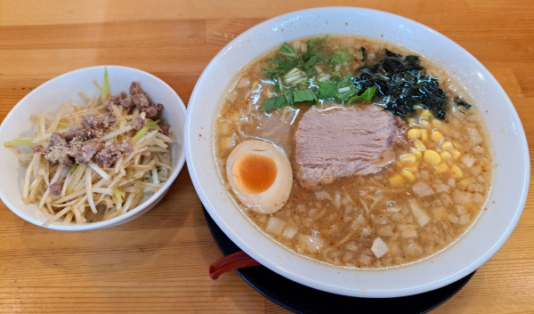 「朝ラー味噌（サービスミニネギ丼）800円」@ラーメンショップ椿 松山千石店の写真