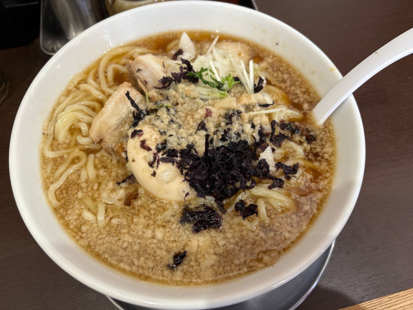 「煮玉子らーめん(中油)➕大盛」@新潟らーめん こばやしの写真