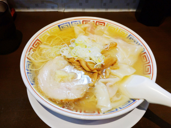 「塩中華そば+ワンタン+大盛り」@丸中華そばの写真