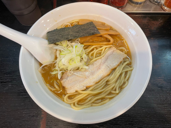 「ラーメン味濃いめ(並)¥1,000」@大勝軒まるいち 赤羽店の写真