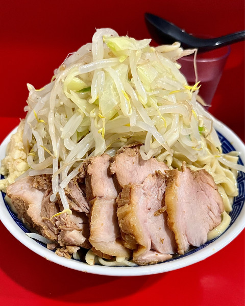 「大豚入り 豚4枚 冷やし」@ラーメン二郎 生田駅前店の写真