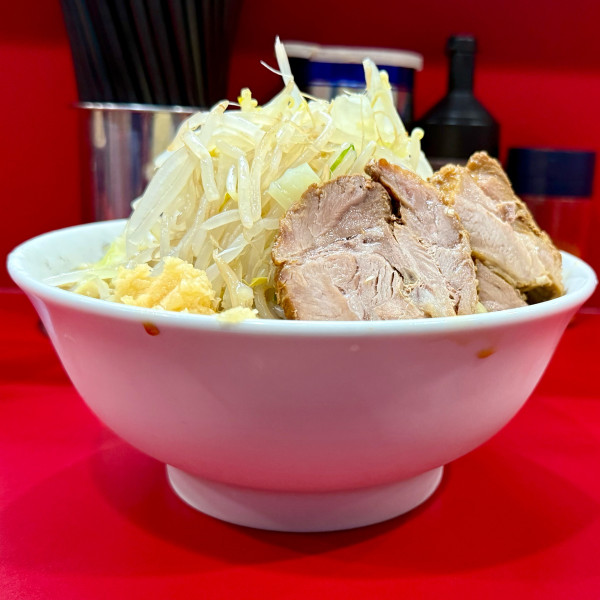 「小ラーメン ¥800 冷やし ¥300」@ラーメン二郎 生田駅前店の写真