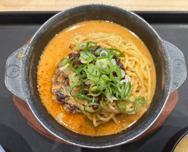 「期間店舗限定　担々麺ハンバーグ ¥930」@松屋 両国の写真