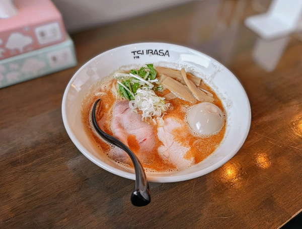 「辛Wスープ」@ラーメン翼の写真