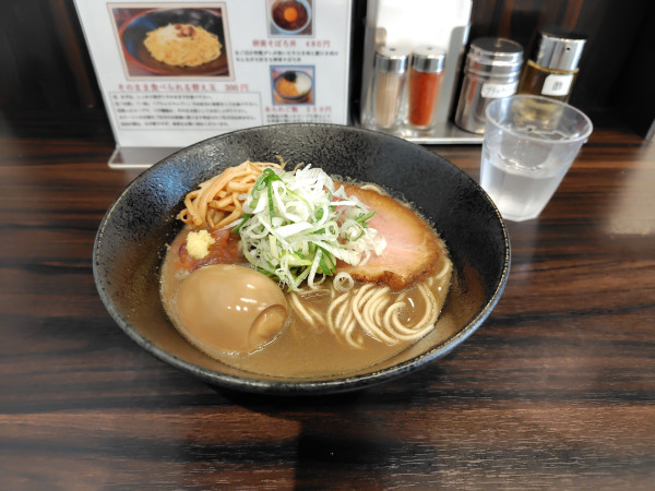 「味玉入りイカ煮干の中華そば¥1300」@錦糸町中華そば さん式の写真