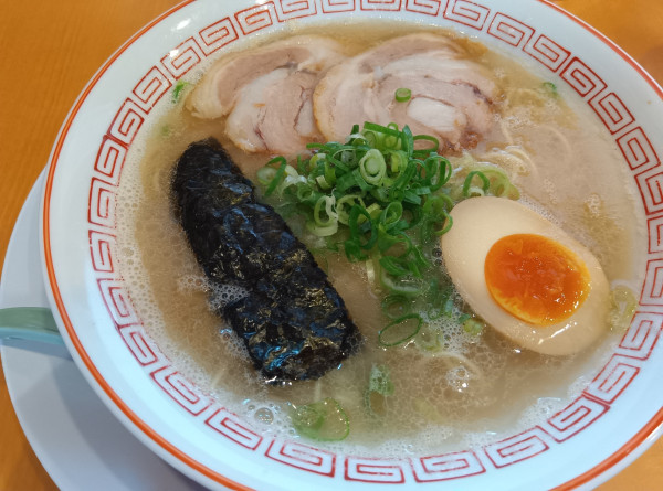 「だるまラーメン博多風　替え玉」@群馬豚骨らーめん だるま大使-無限-  上福岡店の写真