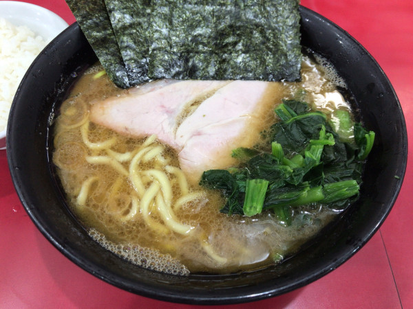 「ラーメン 並(濃いめ)+ライス 1080円」@杉田家 千葉祐光店の写真