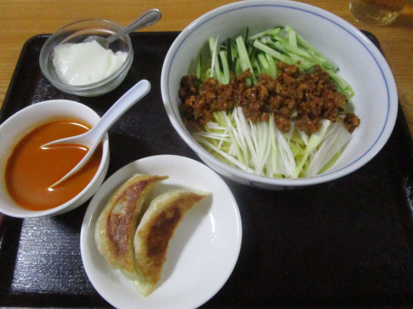 「冷やし担々セット（餃子と杏仁豆腐）1080円」@苗記餃子房の写真