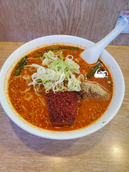 「赤いラーメン@1250」@信長ラーメンの写真