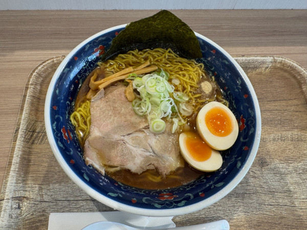 「煮干醤油ラーメン　大盛　煮玉子トッピング」@凌駕IDEA イオンモール松本店の写真