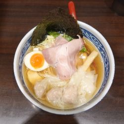 ワンタン白醤油煮干しそば（1,300円）