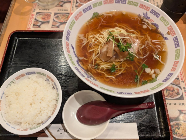 「醤油ラーメン・半ライス」@謝謝ラーメンの写真