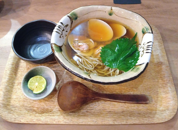 「蛤の冷がけそば【季節限定】」@手打そば 弥兵衛の写真