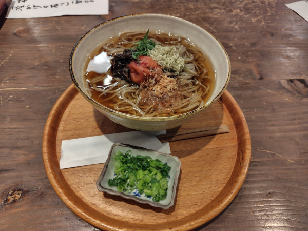 「冷たい梅かけそば1000円」@そば切り たかやの写真