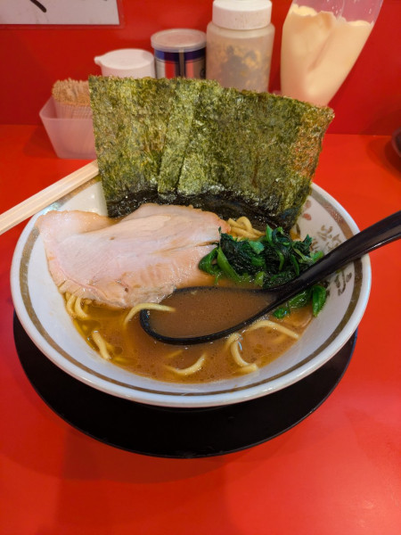 「ラーメン　かため薄め」@家系ラーメン 裏大輝家 青物横丁店の写真