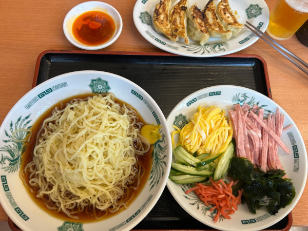 「黒酢しょうゆ冷し麺+餃子 ¥940」@日高屋 赤羽東口店の写真