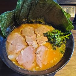 ラーメン中盛チャーシュー海苔トッピング