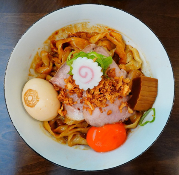「あぶらそば＋味玉＋瓶ビール」@手打麺祭 かめ囲の写真