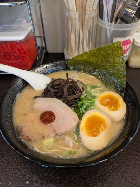 「味玉ラーメン」@博多ラーメン 替玉食堂 中央店の写真