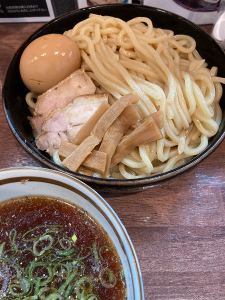 「冷やしつけ麺平麺¥950、αの平麺替玉¥150」@三谷製麺所の写真