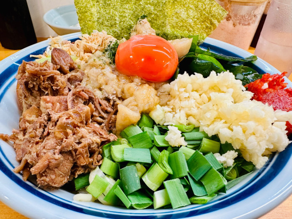 「【限定】ニラ玉背脂まぜそば【1150円】」@らーめん 護什番の写真