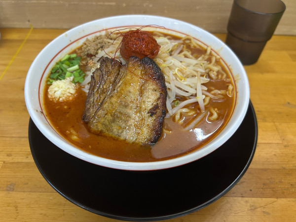 「しびれ辛みそ誤爆大盛1240円」@ラーメン・つけ麺 爆王の写真