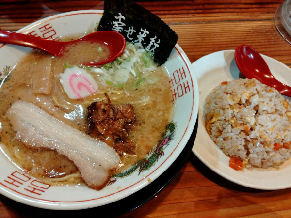 「幸せラーメン＋半チャーハン」@花丸軒 法善寺店の写真