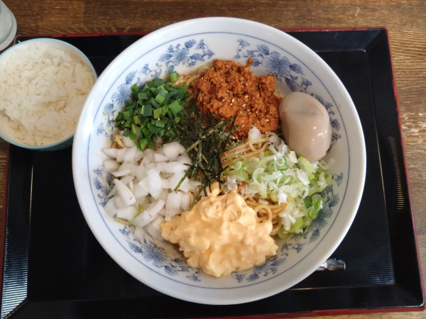 「期間限定 シビ辛まぜそば 大盛 半ライス付 1050円」@青森大勝軒 サンロード青森店の写真