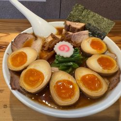 しょうゆチャーシューメン、味玉3