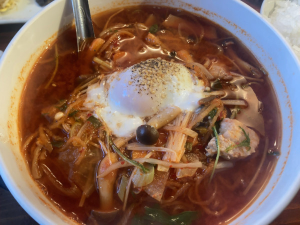 「赤ラーメン」@但馬屋幸之助 小淵沢本店の写真