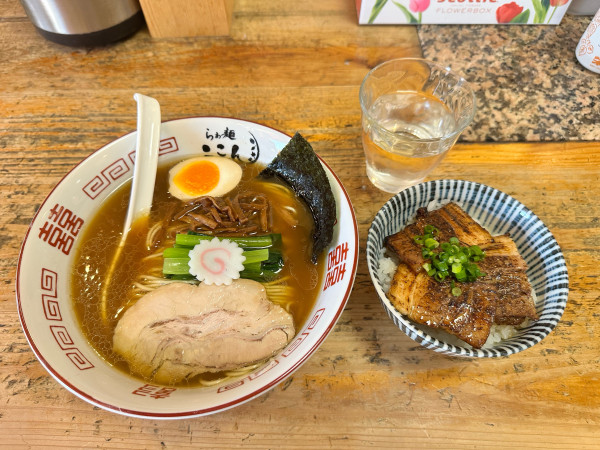 「鶏ガラ中華そばと肉飯」@らぁ麺 ここんの写真