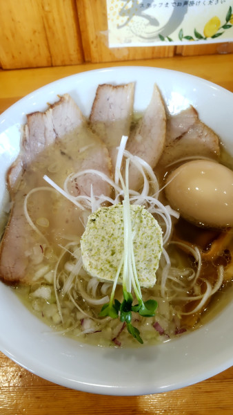 「特製塩ラーメン+味玉」@麺処 天の写真