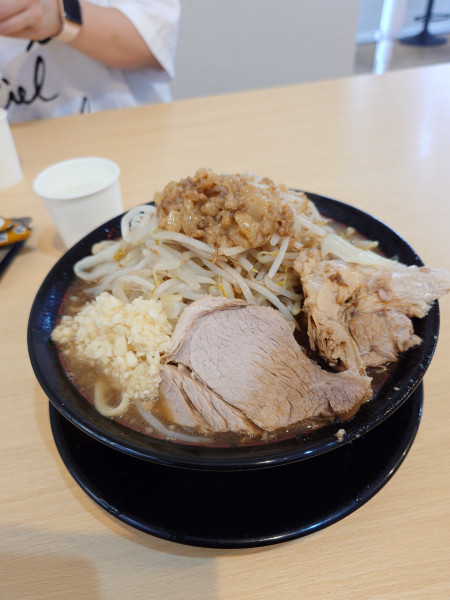 「ラーメン豚２枚麺３００グラム」@限界を超えろ 上越の写真