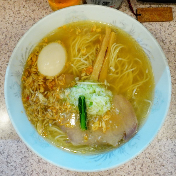 「塩ネギラーメン＋揚げネギ増量＋半熟煮卵＋ビール（中瓶）」@ラー麺専門店 こしがやの写真
