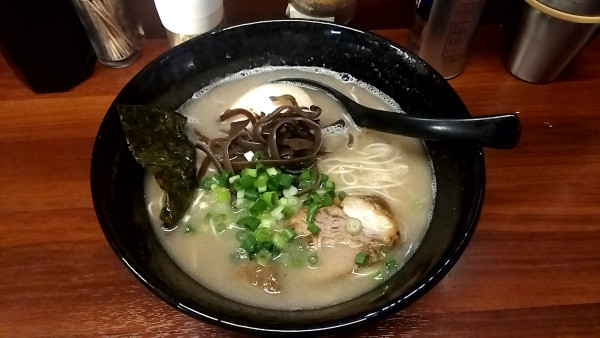「豚骨ラーメン（７５０円）＋味玉（１００円）」@ラーメン 木村亭の写真