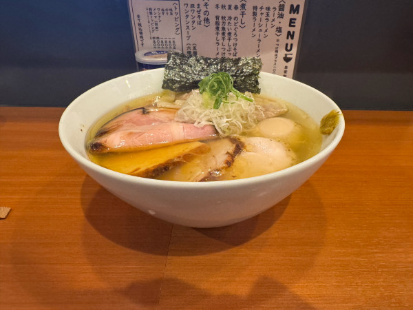「塩特製ラーメン」@自家製手もみ麺 鈴ノ木の写真