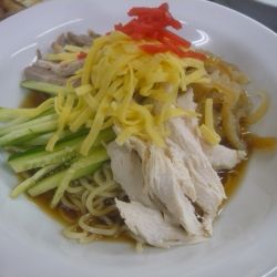 冷し中華（醤油ダレ、麺少なめ）