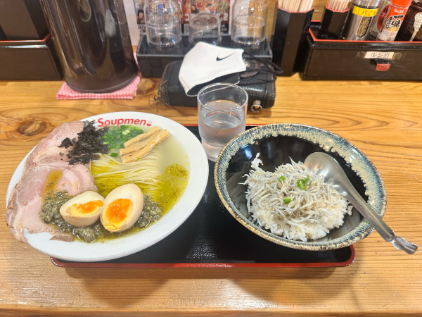 「金豚王社蠣塩らぁ麺味玉入りとしらす丼」@Soupmenの写真