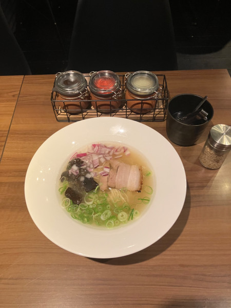 「澄みとんこつ 900円」@ラーメンダイニングBAR マリースコットの写真