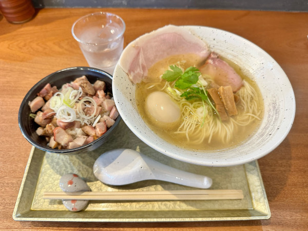 「味玉塩らぁめんとチャーシューご飯」@らぁめん楓鹿の写真
