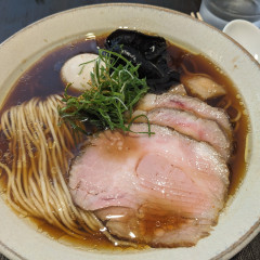 Mugi と Buta ヌードルスの画像