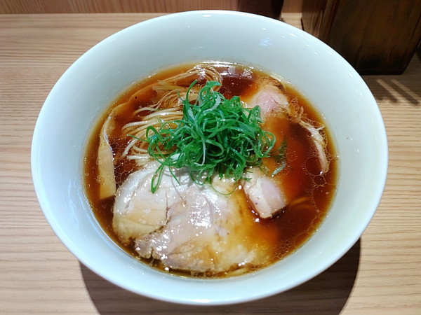 「醤油らぁ麺」@中村麺三郎商店の写真