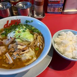 期間限定】スタミナもつ醤油ラーメン990円、半ライス150円