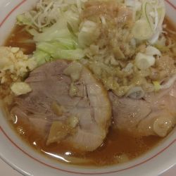 しょうゆラーメン並、にんにく、油、野菜少なめ、長ネギ