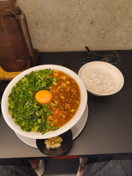 「ニラ玉麻婆麺+大盛　1100円」@マーニラの写真