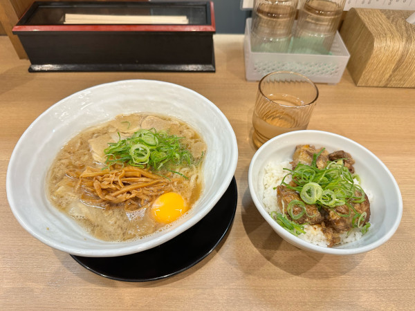 「肉玉そばとミニトロ軟骨丼セット」@肉玉そば くり八の写真
