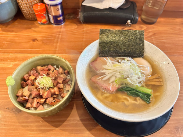 「味玉塩ラーメンと釜焼叉焼丼」@ラーメン たのしみの写真